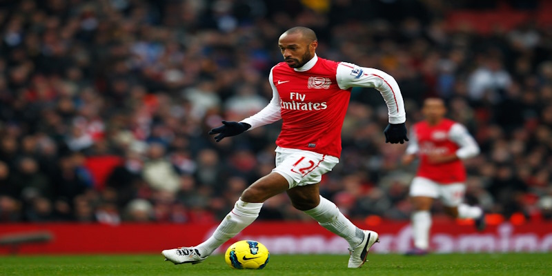 Kỹ thuật rê bóng thượng thường của một ngôi sao Thierry Henry